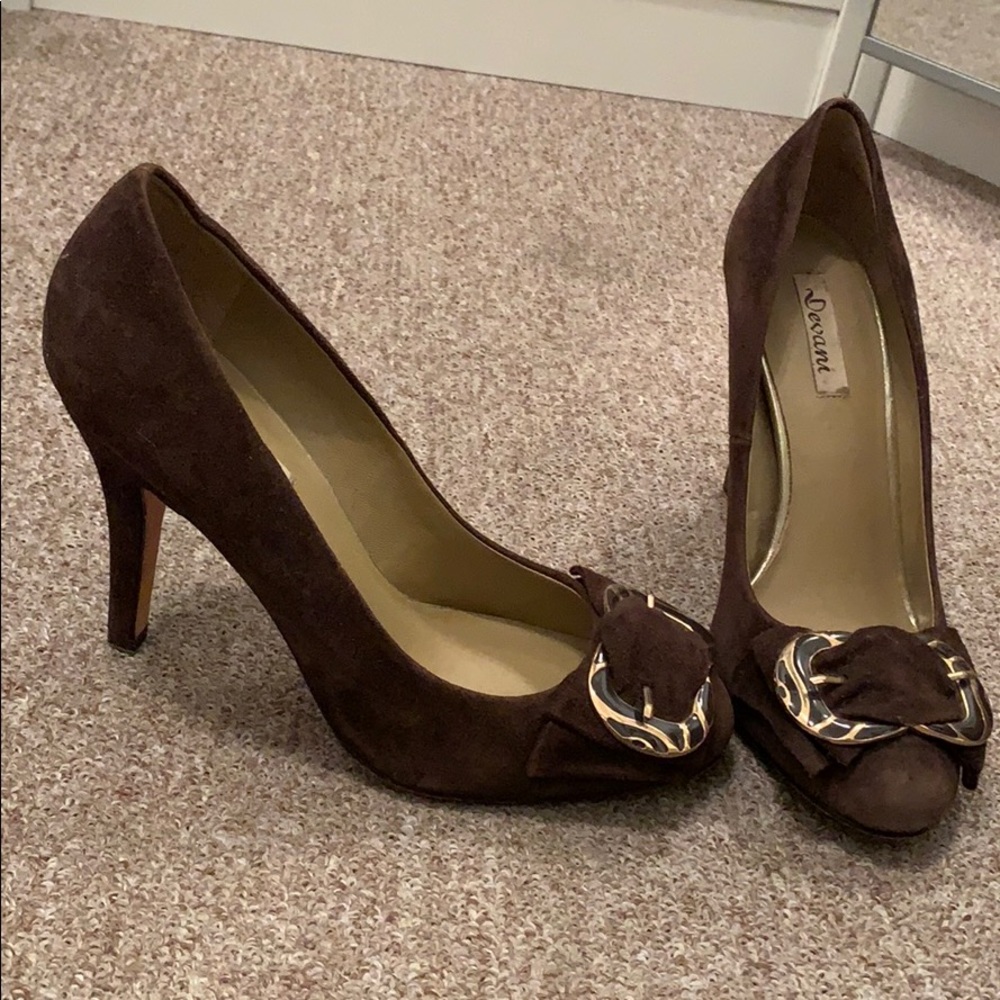 Devani Brown suede pumps